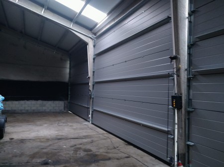 Industri&euml;le sectionaalpoorten Heuvelland 