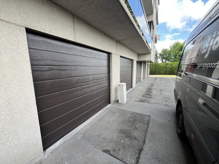 Sectionale garagepoorten voor Residentie Hoppeland in Poperinge