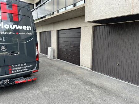 Sectionale garagepoorten voor Residentie Hoppeland in Poperinge
