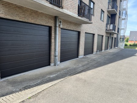 Sectionale garagepoorten voor Residentie Hoppeland in Poperinge